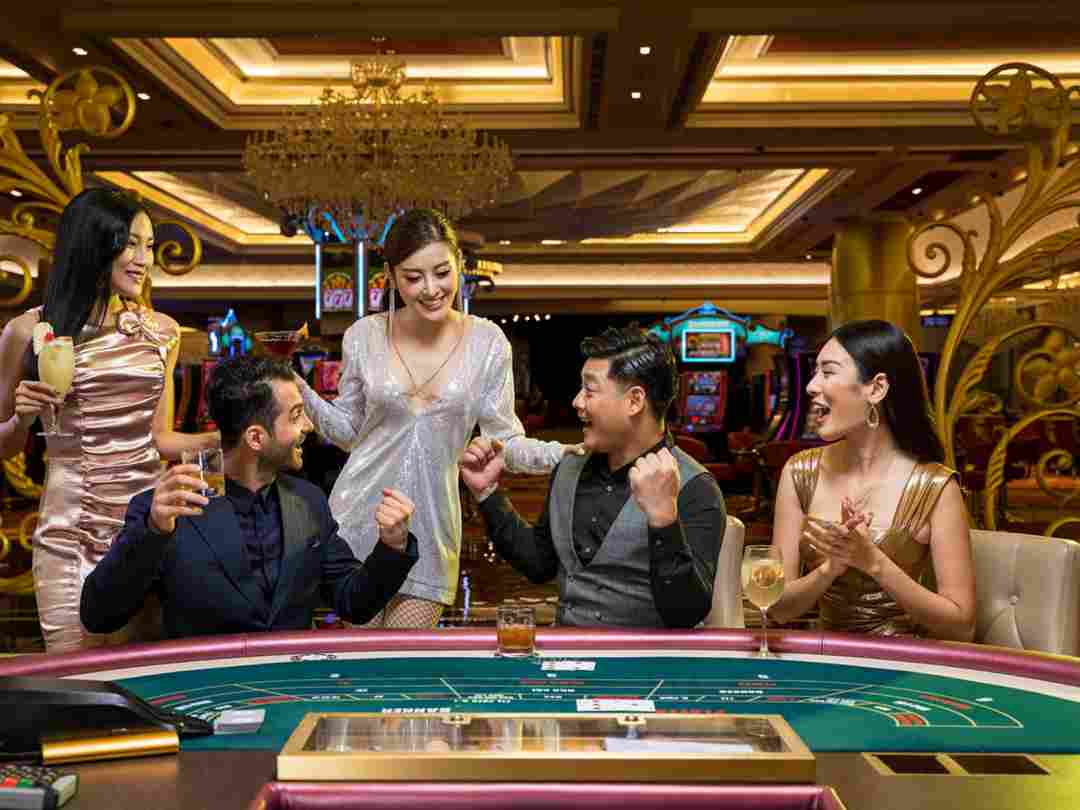 Nhân viên The Rich Resort & Casino tận tình tạo niềm vui cho quý khách 
